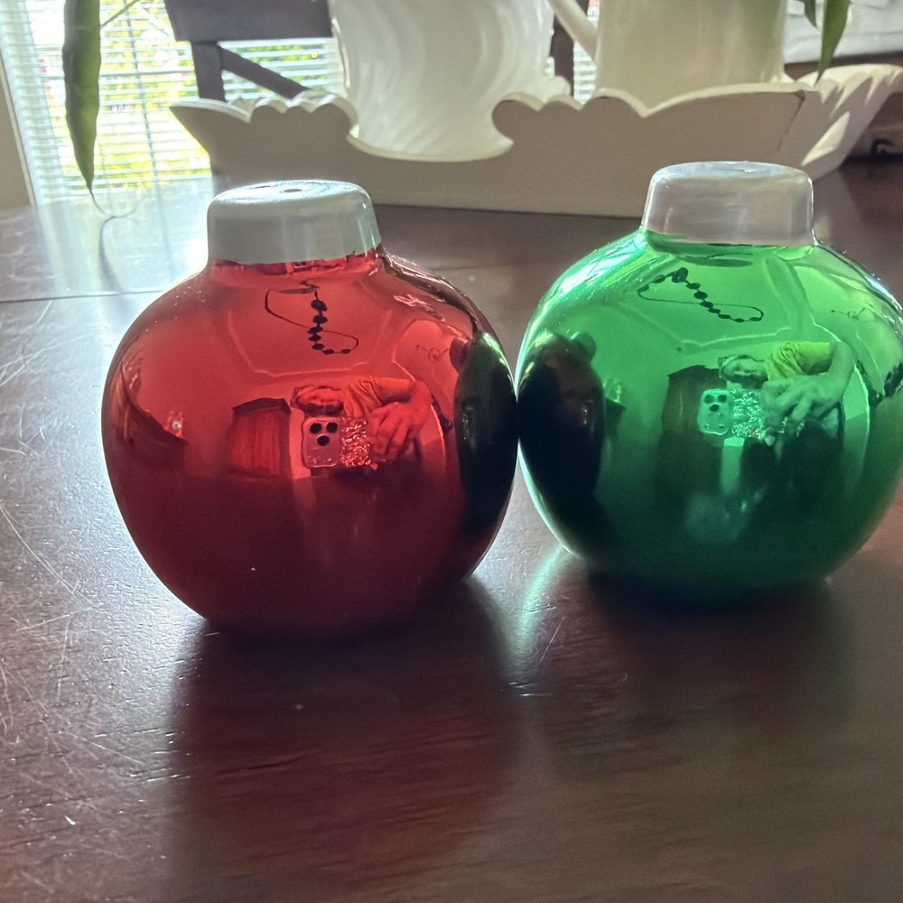 Salt & Pepper Shaker Set  Ornament Ball Vintage Holiday Red Green Nice Weight